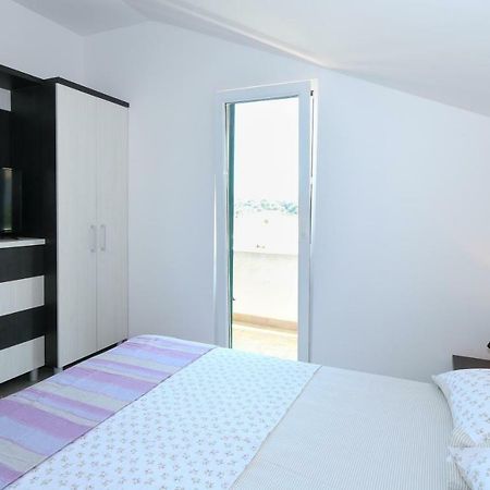 Apartments Jadranka Loviste Exterior photo