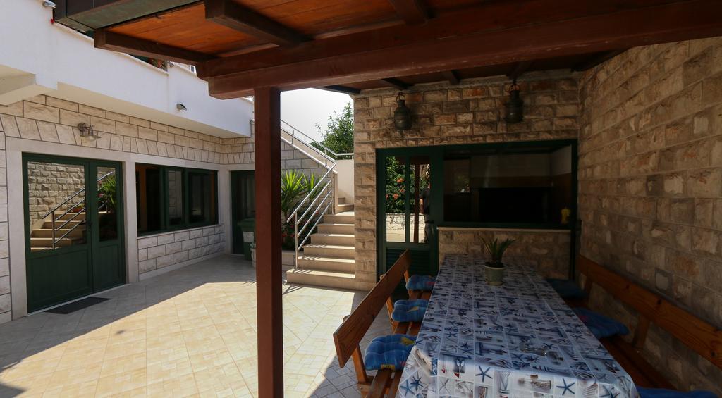 Apartments Jadranka Loviste Exterior photo