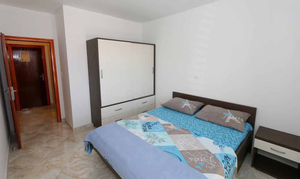 Apartments Jadranka Loviste Exterior photo